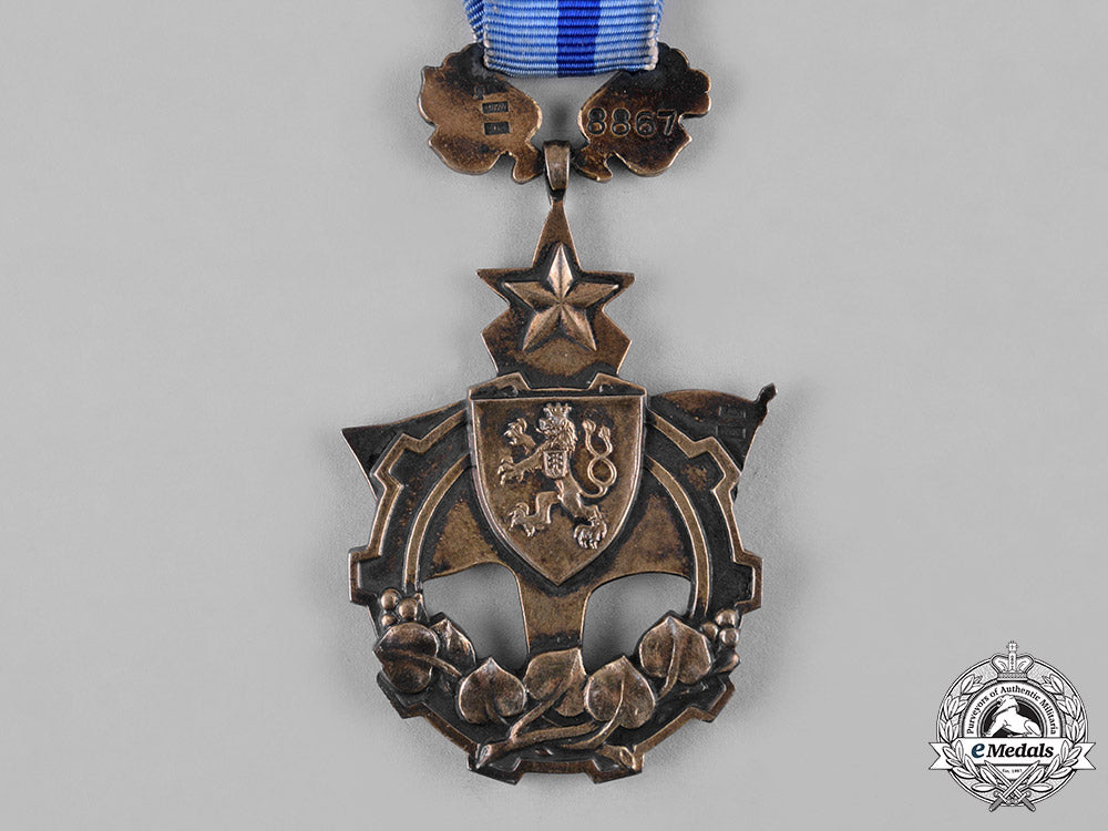 czechoslovakia,_socialist_republic._an_order_of_the_red_banner_of_labour_c19_2849_1