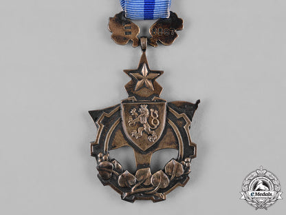 czechoslovakia,_socialist_republic._an_order_of_the_red_banner_of_labour_c19_2849_1