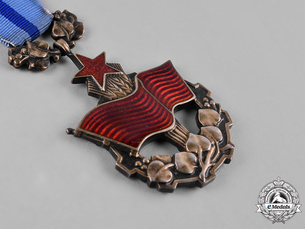 czechoslovakia,_socialist_republic._an_order_of_the_red_banner_of_labour_c19_2850_1