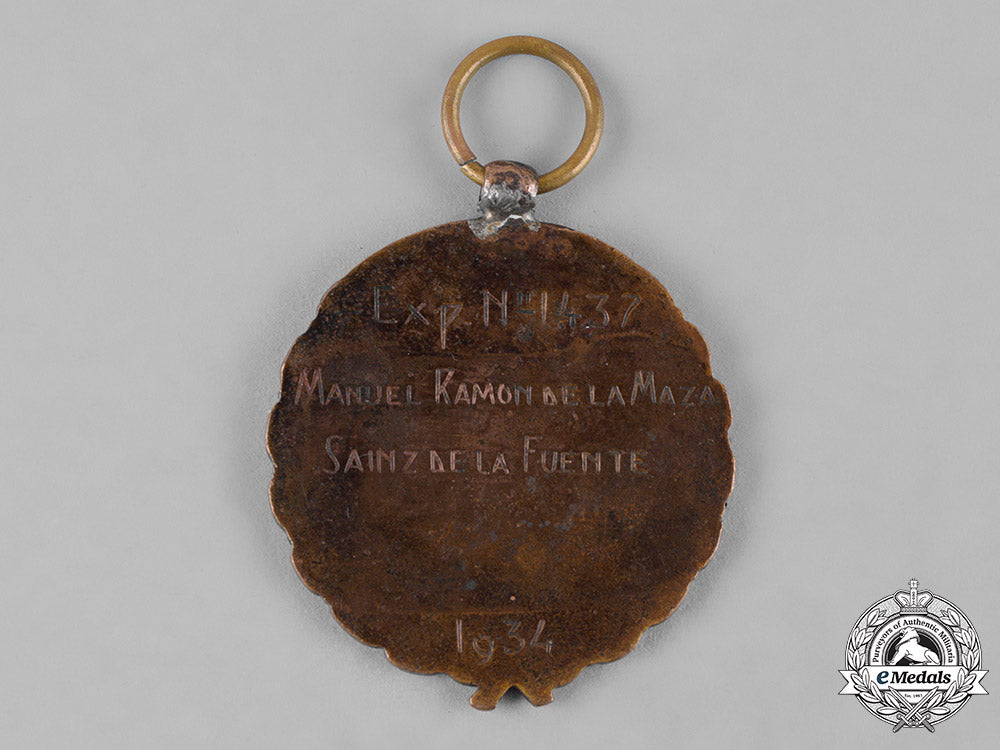 spain,_franco_period._a_medal_of_the_old_guard_c19_2888_1_1