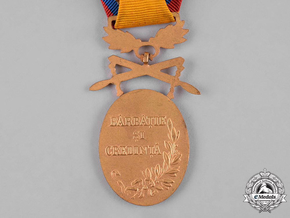 romania,_kingdom._a_medal_for_manhood_and_loyalty_with_crossed_swords,_i_class_c19_2996