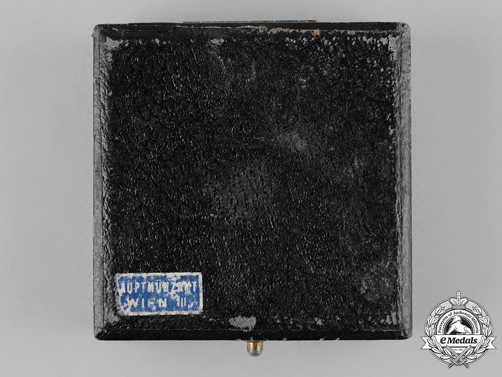 germany,_wehrmacht._a_cased_wound_badge,_gold_grade,_by_the_official_vienna_mint_c19_3182