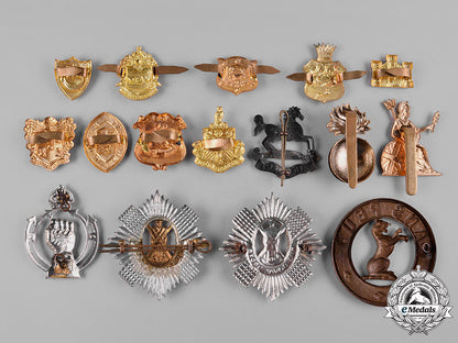 united_kingdom._a_lot_of_regimental_cap_badges_c19_3257