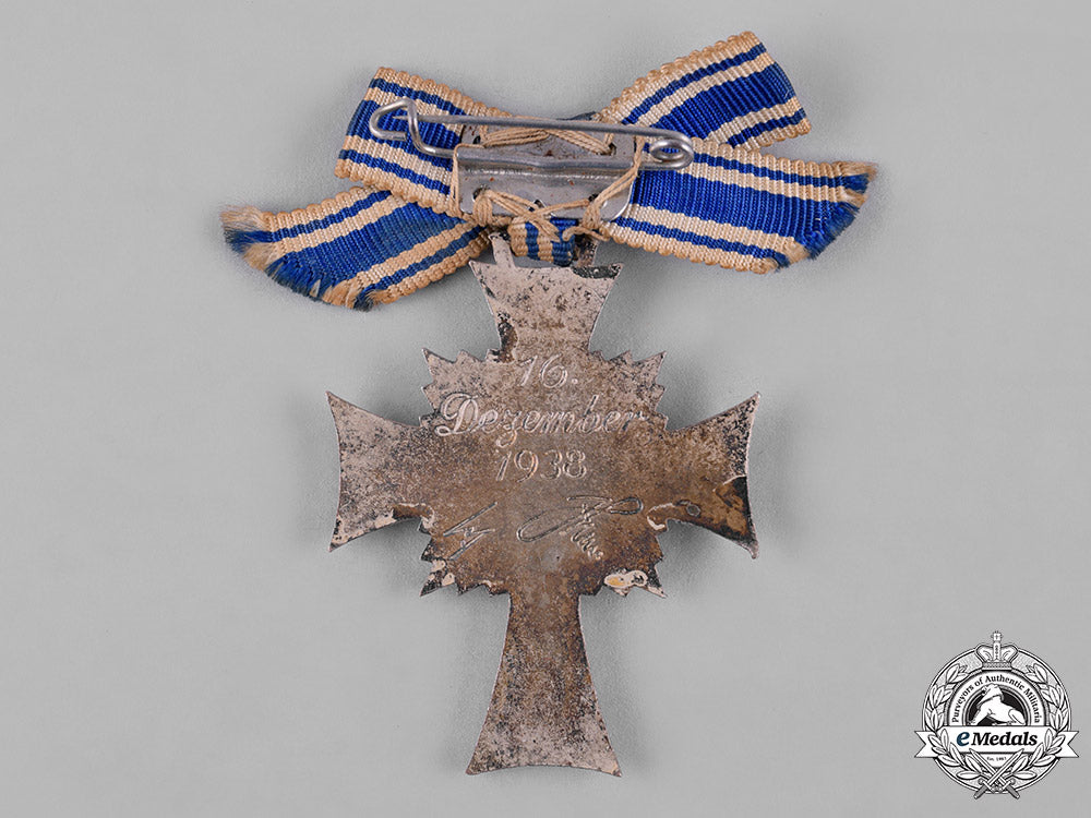 germany,_third_reich._an_honour_cross_of_the_german_mother,_silver_grade_c19_3492