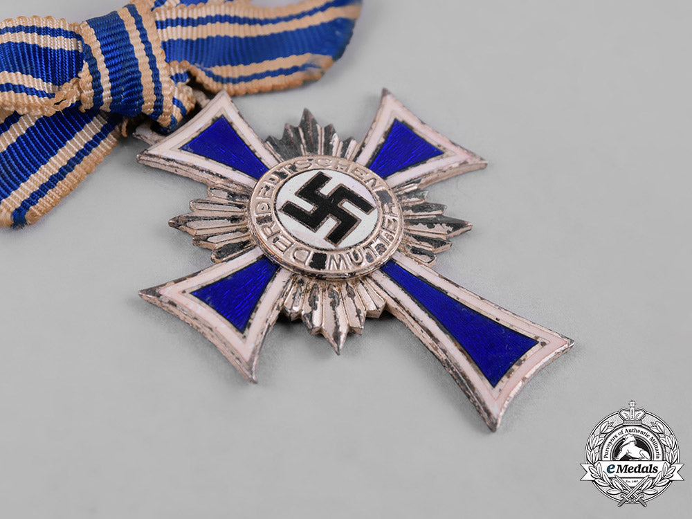 germany,_third_reich._an_honour_cross_of_the_german_mother,_silver_grade_c19_3493
