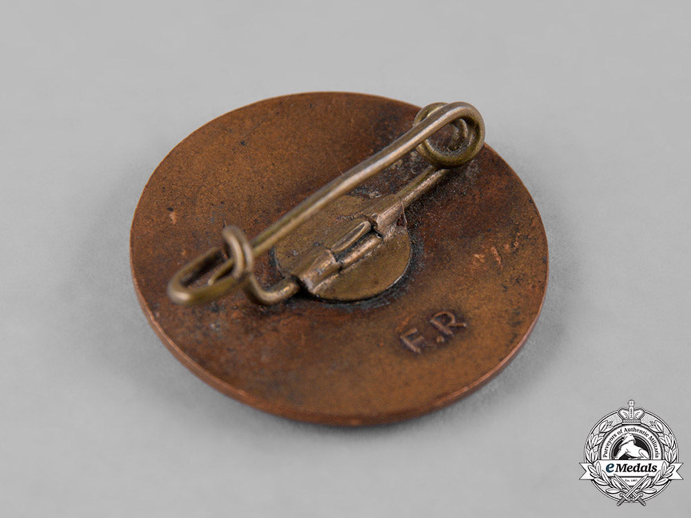 germany,_third_reich._a_pair_of_nsdap_badges_c19_3506