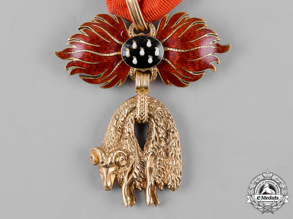 austria,_imperial._an_order_of_the_golden_fleece_in_gold,_uniform_badge,_by_rothe,_c.1900_c19_3918_1