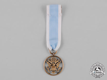 united_states._a_society_of_the_cincinnati_membership_badge,_miniature,_by_bb&_b_c19_4094
