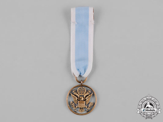 united_states._a_society_of_the_cincinnati_membership_badge,_miniature,_by_bb&_b_c19_4094