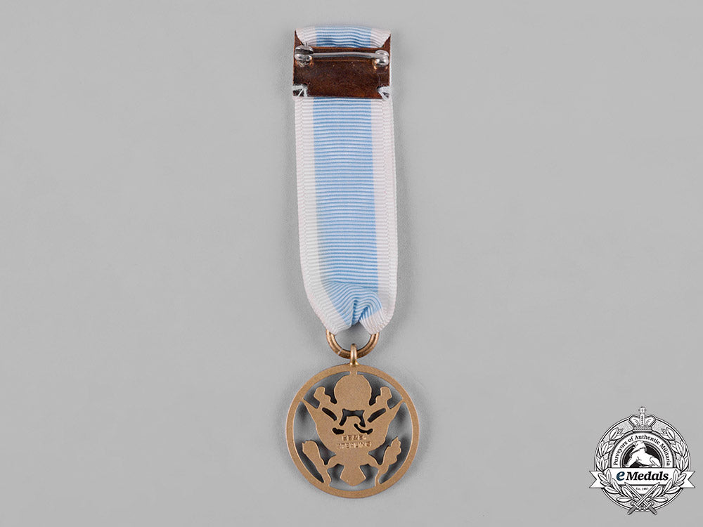 united_states._a_society_of_the_cincinnati_membership_badge,_miniature,_by_bb&_b_c19_4095