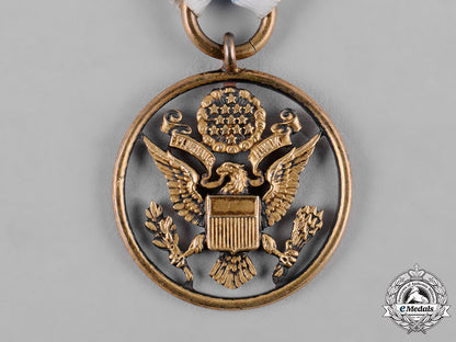 united_states._a_society_of_the_cincinnati_membership_badge,_miniature,_by_bb&_b_c19_4096