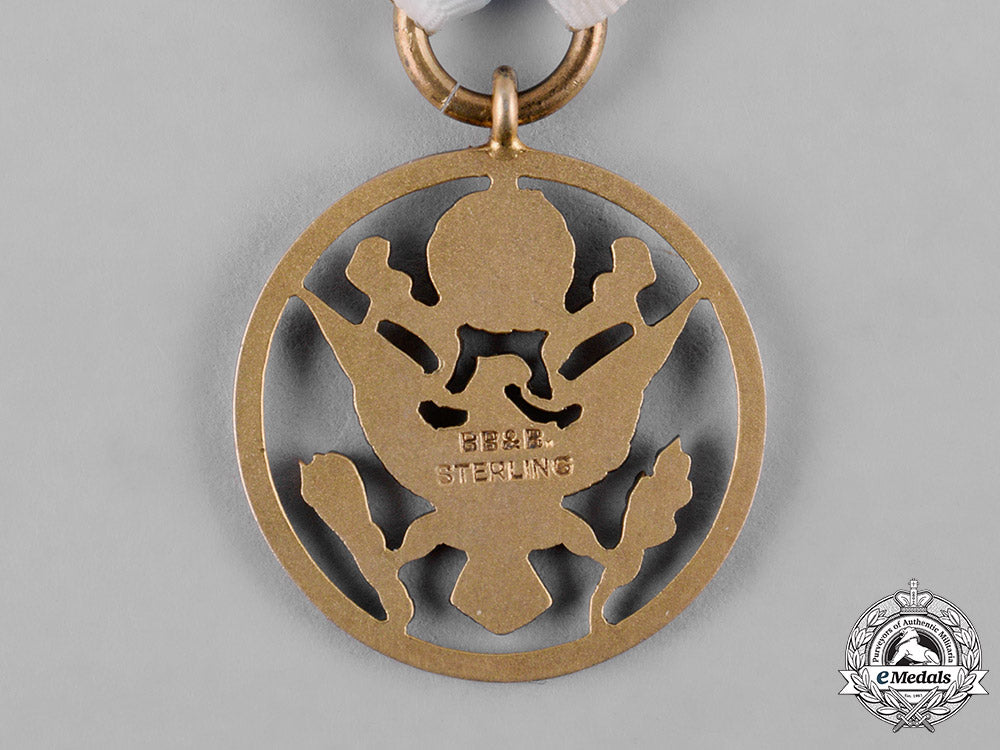 united_states._a_society_of_the_cincinnati_membership_badge,_miniature,_by_bb&_b_c19_4097