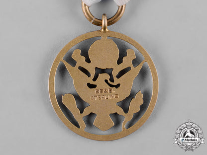 united_states._a_society_of_the_cincinnati_membership_badge,_miniature,_by_bb&_b_c19_4097