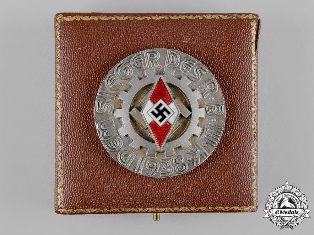 germany,_hj._a1938_national_trade_competition(_reichsberufswettkampf)_victor’s_medal,_with_case_c19_4246