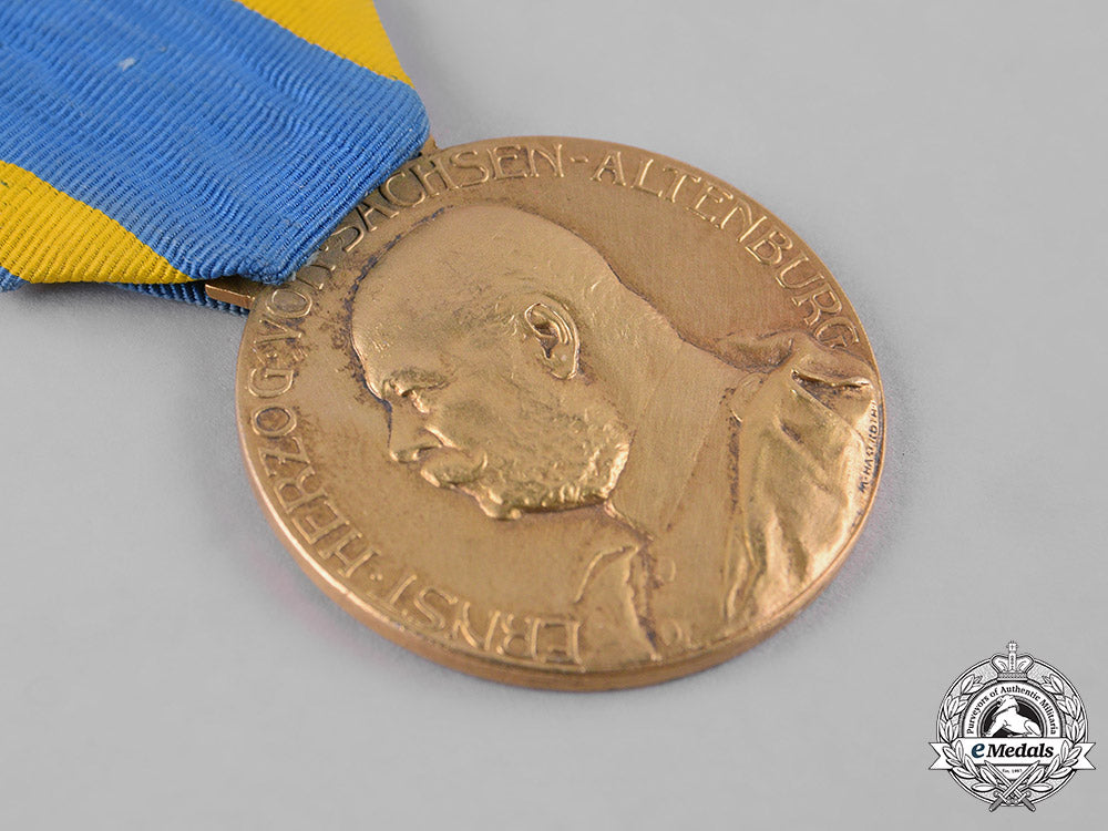 saxe-_altenburg,_duchy._a_duke_ernst_medal,_gold_grade,_by_m._haseroth_c19_4338_1
