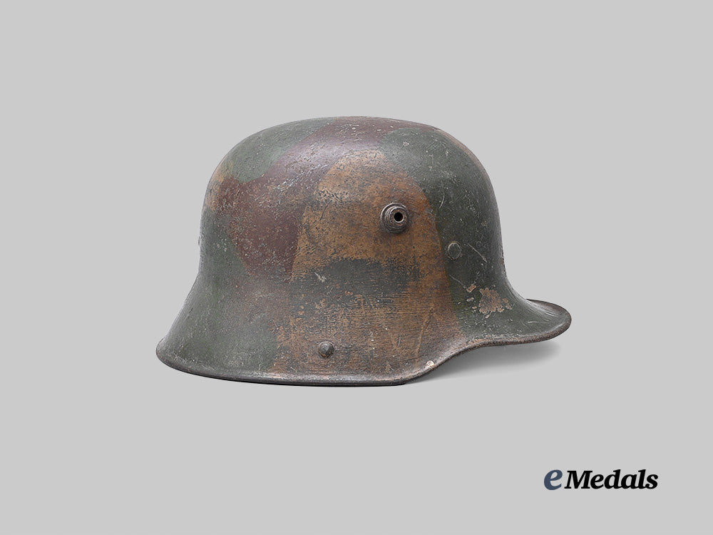 germany,_imperial._a_heer_camouflage_m16_stahlhelm,_by_f._c._bellinger_e_medals__w8654_9