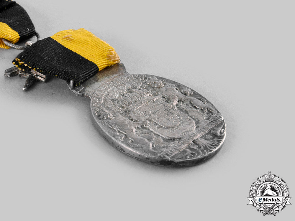 saxe-_coburg&_gotha,_duchy._a_duke_carl_eduard_medal_with_war_decoration_c20000_emd0071_1