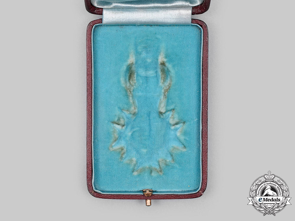 saxe-_weimar-_eisenach,_grand_duchy._an_order_of_the_white_falcon,_ii_class_knight’s_cross_with_case,_by_theodor_müller_c20004_mnc6994