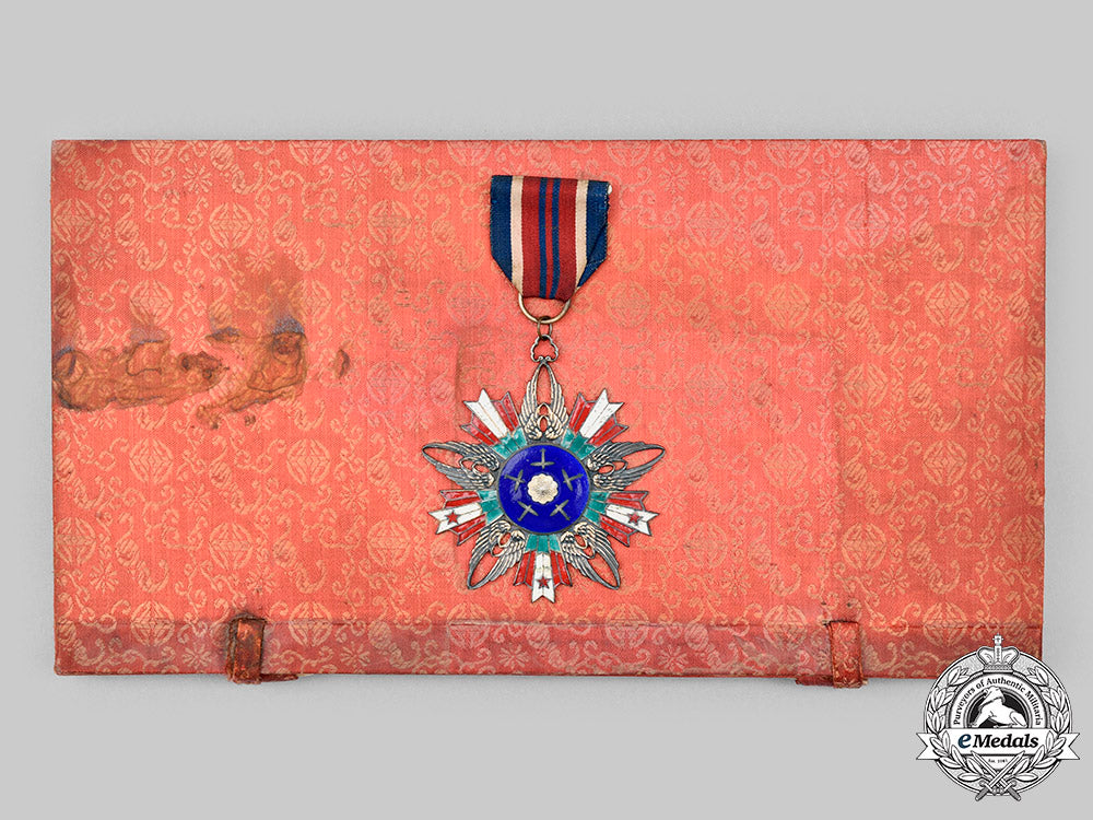 china,_republic._a_rare_air_force_order_of_rejuvenation,_ii_class_with_case,_c.1945_c20031_mnc7117