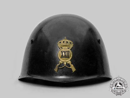 italy,_kingdom._an_m33_italian_army_steel_helmet,_by_sinigagliesi_c20042_mnc3284_1_1