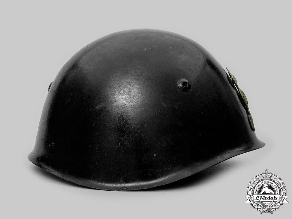 italy,_kingdom._an_m33_italian_army_steel_helmet,_by_sinigagliesi_c20043_mnc3293_1_1