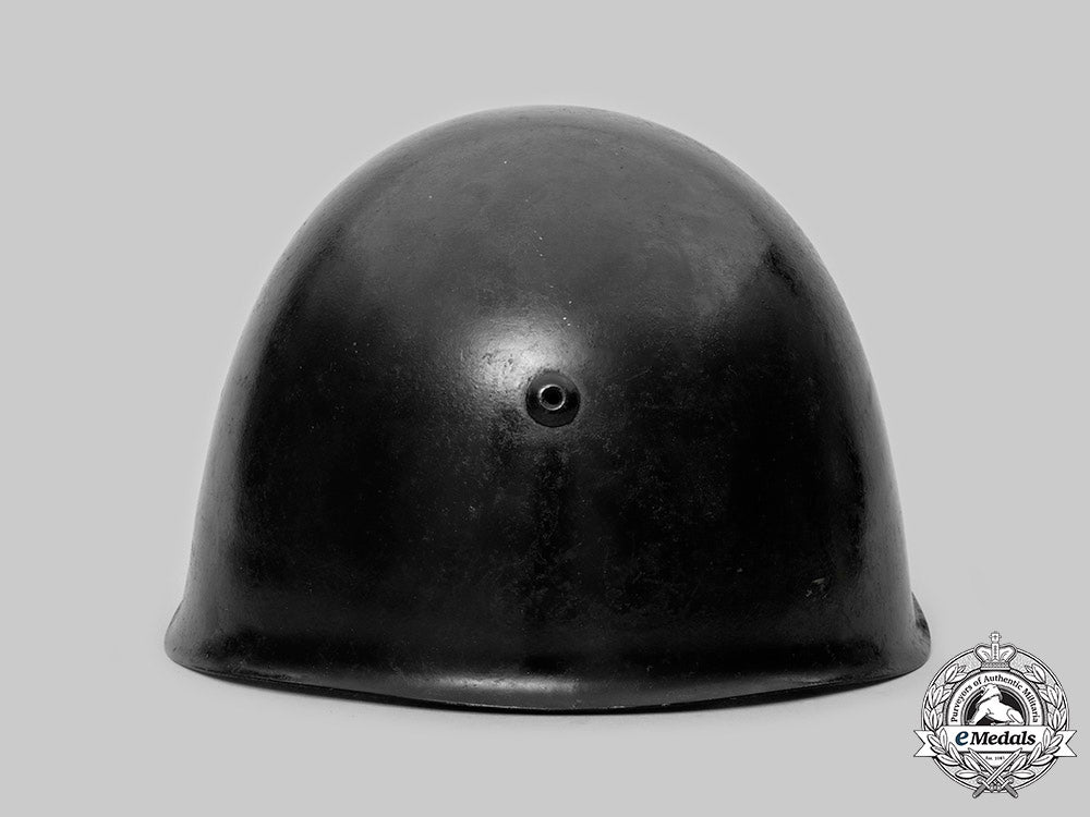 italy,_kingdom._an_m33_italian_army_steel_helmet,_by_sinigagliesi_c20044_mnc3288_1_1