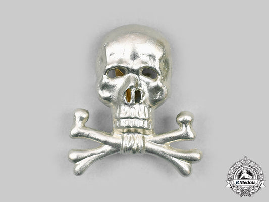 germany,_heer._a_braunschweig_totenkopf_traditional_cap_badge,_kavallerie-_regiment13_c20071_mnc9286