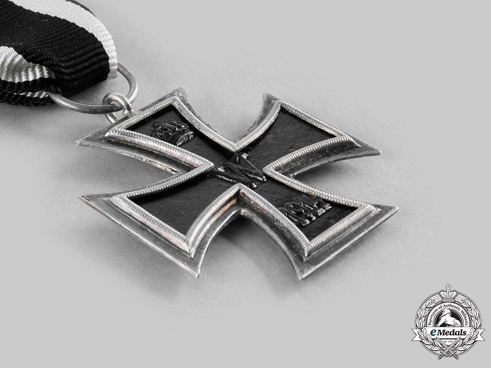 germany,_imperial._a1914_iron_cross_ii_class_with_documents_to_leutnant_d.r._hoffmann_c20075_emd4717