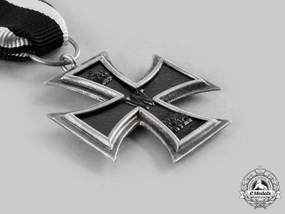 germany,_imperial._a1914_iron_cross_ii_class_with_documents_to_leutnant_d.r._hoffmann_c20075_emd4717