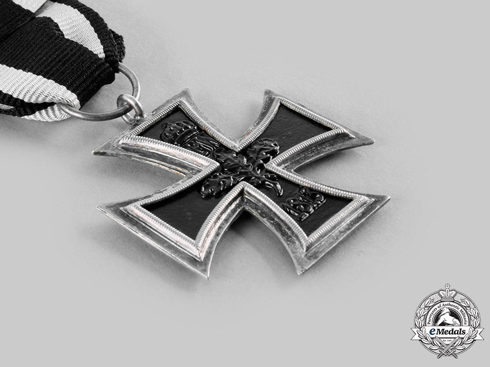 germany,_imperial._a1914_iron_cross_ii_class_with_documents_to_leutnant_d.r._hoffmann_c20076_emd4718