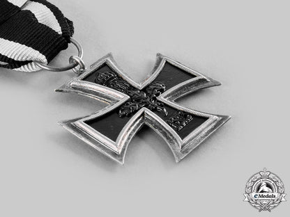 germany,_imperial._a1914_iron_cross_ii_class_with_documents_to_leutnant_d.r._hoffmann_c20076_emd4718