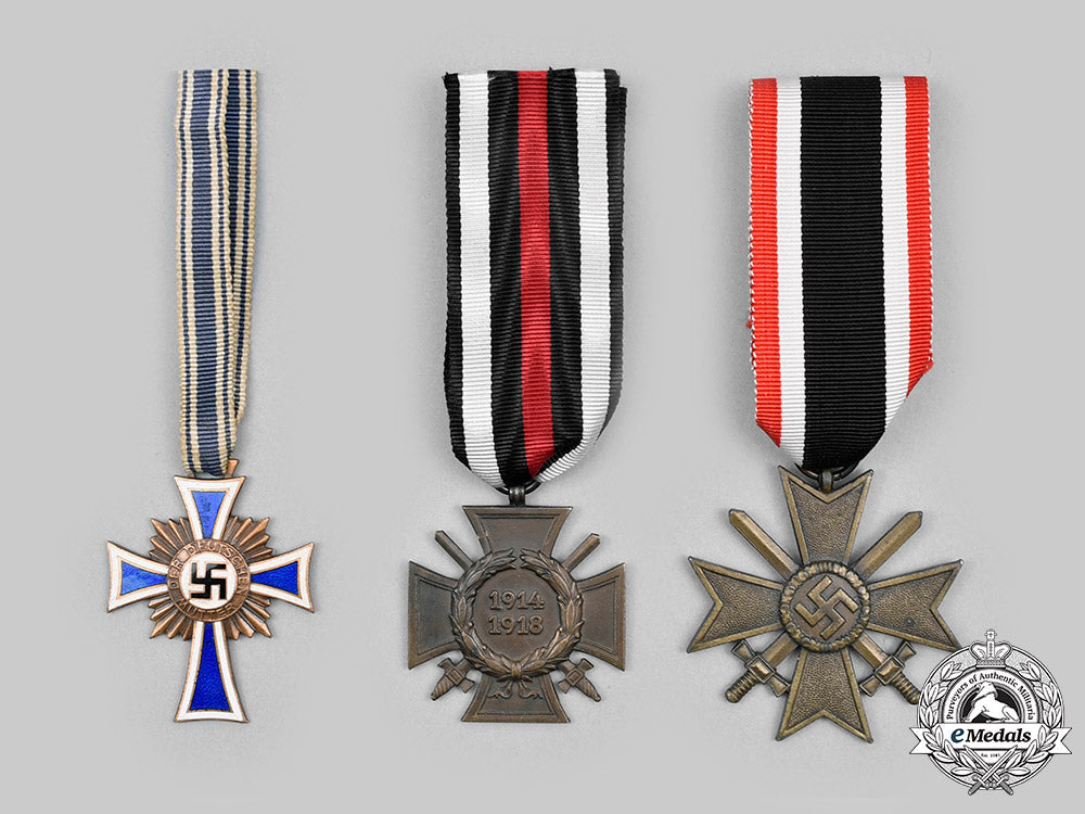 germany,_third_reich._a_lot_of_medals_and_decorations_c20093_mnc9362_1