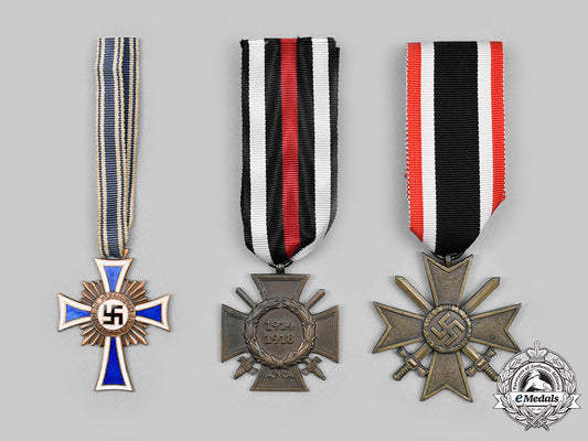 germany,_third_reich._a_lot_of_medals_and_decorations_c20093_mnc9362_1