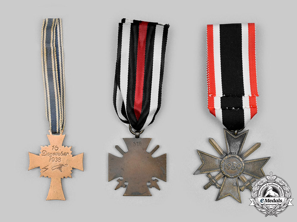 germany,_third_reich._a_lot_of_medals_and_decorations_c20094_mnc9365_1