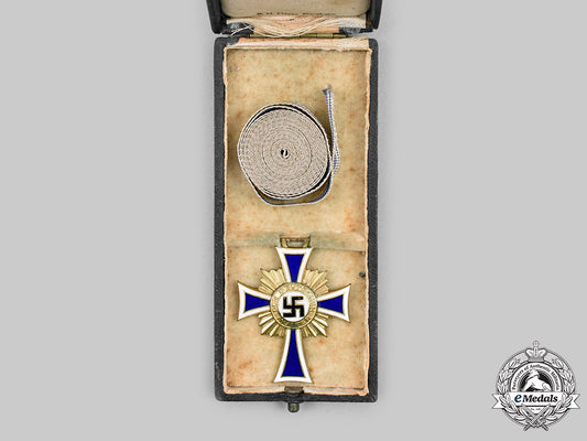 germany,_third_reich._an_honour_cross_of_the_german_mother,_gold_grade_with_case,_by_b.h._mayer_c20095_mnc9367