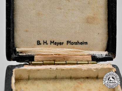 germany,_third_reich._an_honour_cross_of_the_german_mother,_gold_grade_with_case,_by_b.h._mayer_c20099_mnc9375