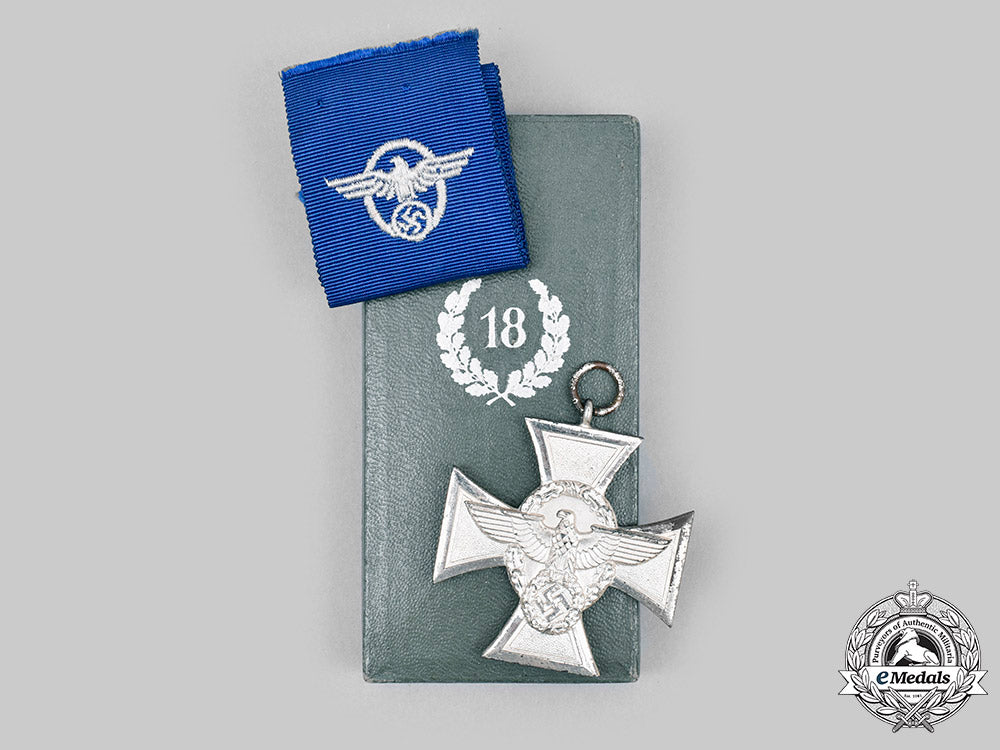 germany,_ordnungspolizei._a_long_service_award,_ii_class_for18_years,_with_case_c20120_mnc5072
