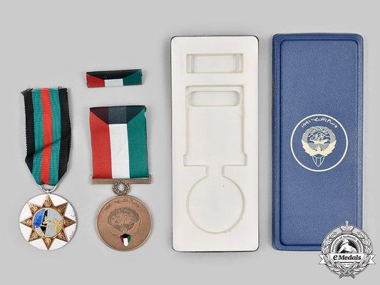 iraq,_kuwait._a_lot_of_two_middle_east_medals_c20122_mnc3615_1