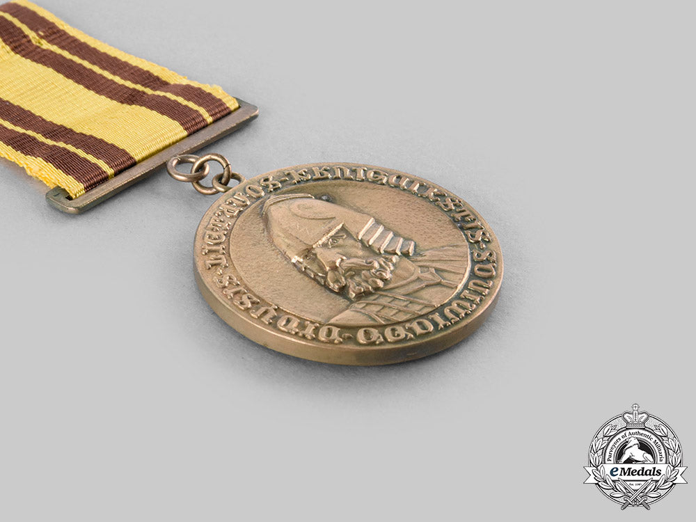 lithuania,_republic._an_order_of_grand_duke_gediminas,_i_class_gold_grade_merit_medal_c20124_emd6873_1_1