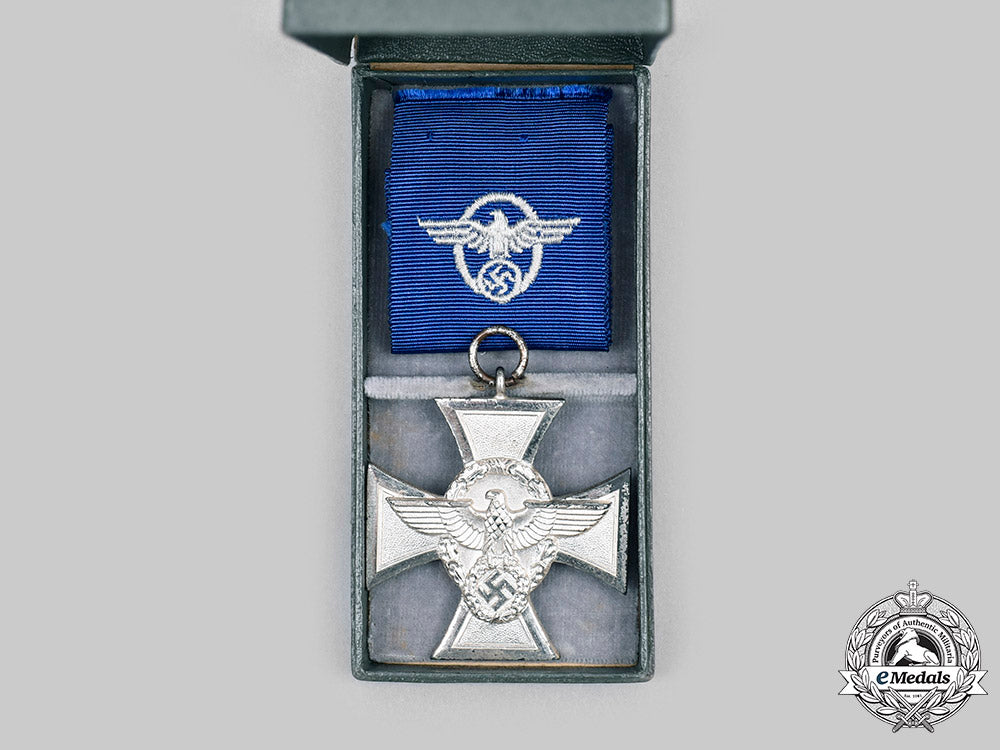 germany,_ordnungspolizei._a_long_service_award,_ii_class_for18_years,_with_case_c20125_mnc5069