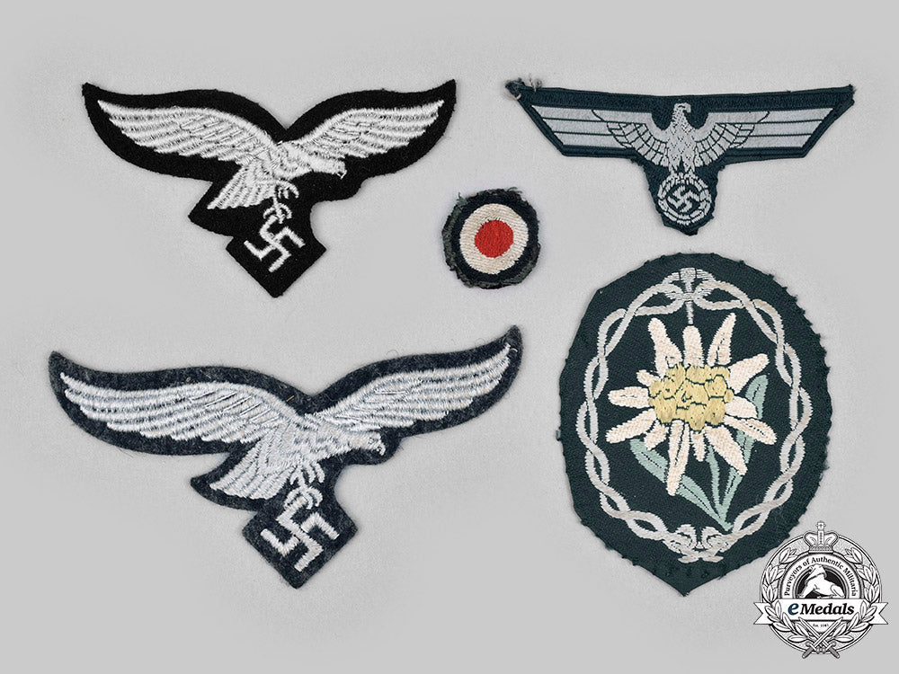 germany,_wehrmacht._a_lot_of_uniform_insignia_c20127_mnc5081_1_1