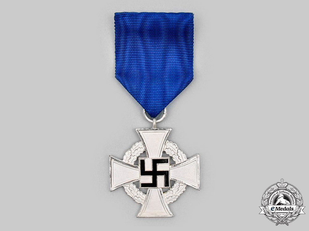 germany,_third_reich._a_pair_of_merit_medals,_with_cases_c20143_mnc8203