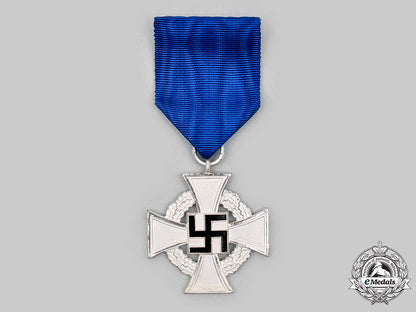 germany,_third_reich._a_pair_of_merit_medals,_with_cases_c20143_mnc8203