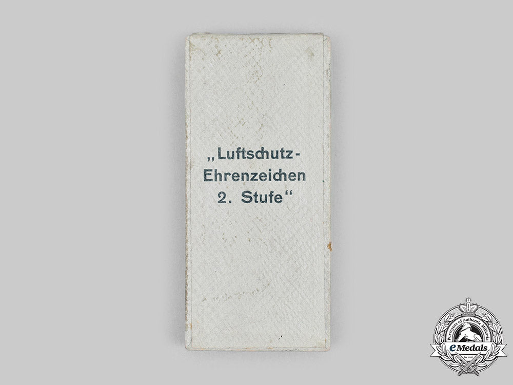 germany,_third_reich._an_air_protection_honour_medal,_ii_class_with_case_c20146_mnc5117