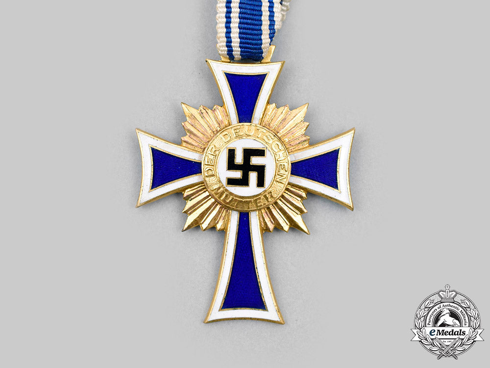 germany,_third_reich._a_pair_of_merit_medals,_with_cases_c20146_mnc8199