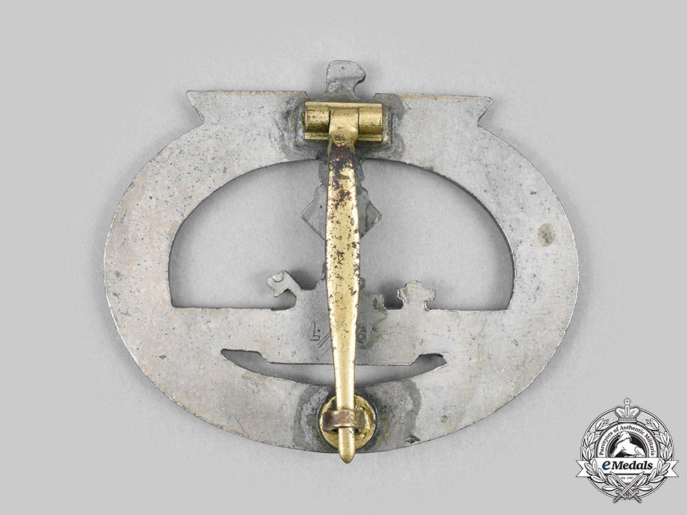 germany,_kriegsmarine._a_u-_boat_badge,_by_funcke&_brüninghaus_c20148_mnc5134