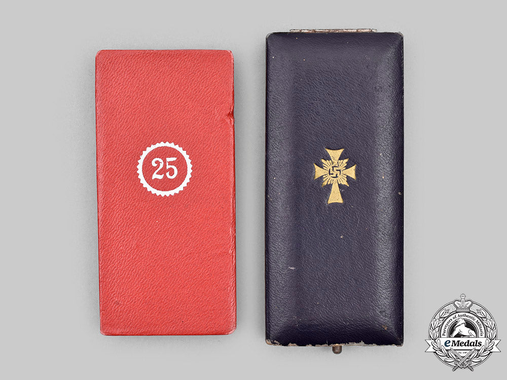 germany,_third_reich._a_pair_of_merit_medals,_with_cases_c20148_mnc8212