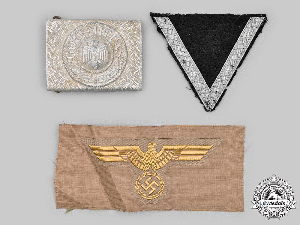 germany,_wehrmacht._a_lot_of_uniform_insignia_and_accessories_c20158_mnc8234_1
