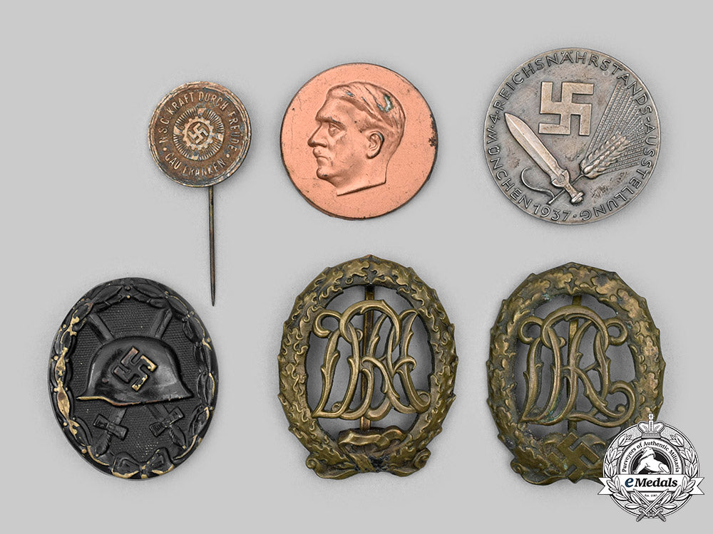 germany,_third_reich._a_lot_of_badges_and_pins_c20162_mnc8242_1