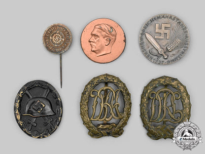 germany,_third_reich._a_lot_of_badges_and_pins_c20162_mnc8242_1